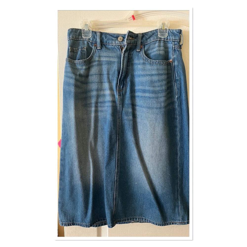 Brand New Never Used size 8 midi jean skirt Old Navy